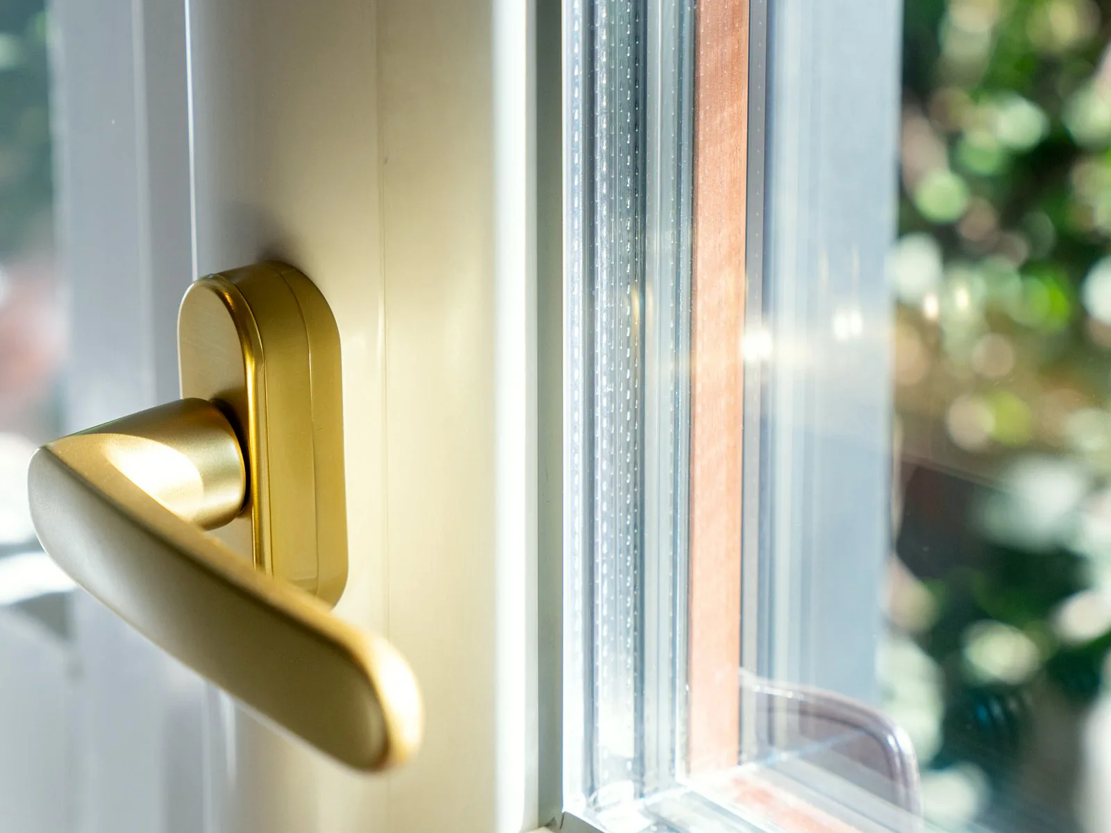 Perfil de ventana de PVC blanco con doble acristalamiento